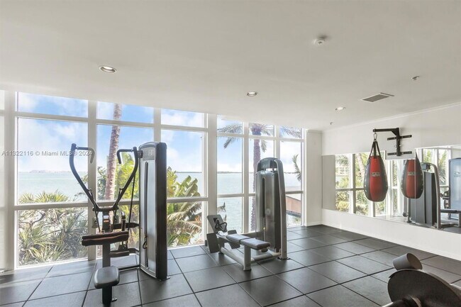 Building Photo - 1155 Brickell Bay Dr