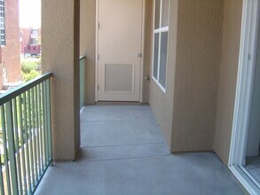 Building Photo - GUARD GATED MANHATTAN CONDO- 2 MASTER BEDROOMS