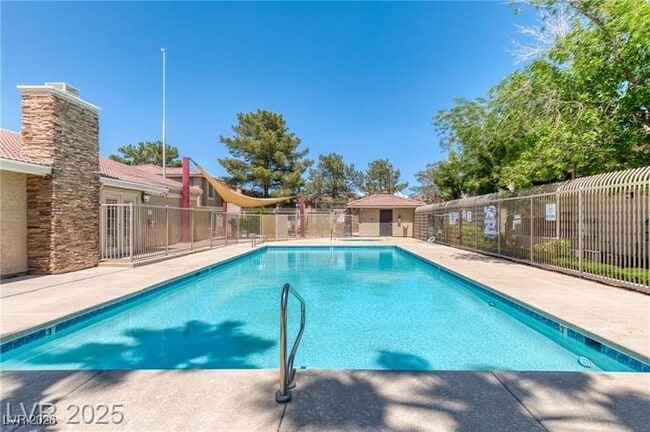 Building Photo - 7200 W Pirates Cove Rd