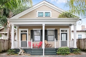 Building Photo - 7916-18 Hickory
