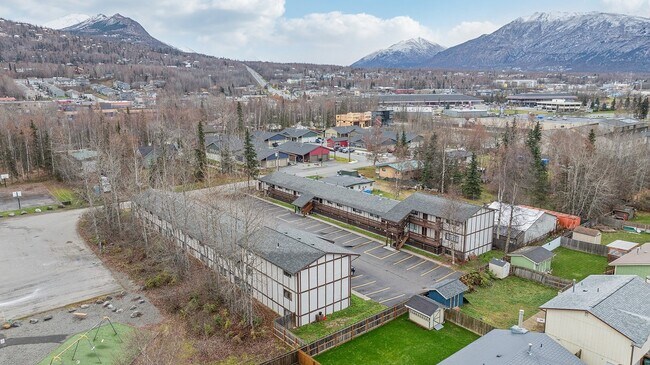 Building Photo - ReNew End Street