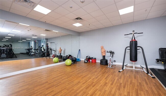 Building Photo - 2030 S Ocean Dr