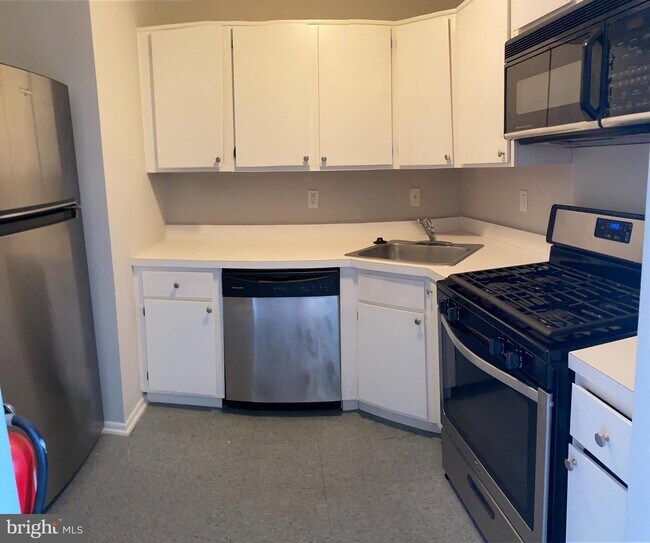 Building Photo - 102 Sandstone Ct