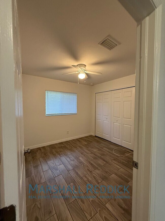 Building Photo - Beautiful wood tile floors! 3 Bed 2 Bath 1...
