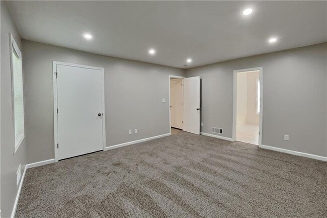 Building Photo - 620 Gregory Manor Dr SW