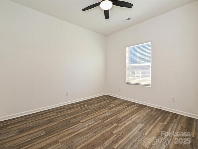 Building Photo - 1349 Russell St