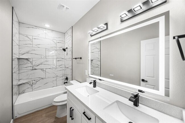 Building Photo - 10214 Hollyglen Dr