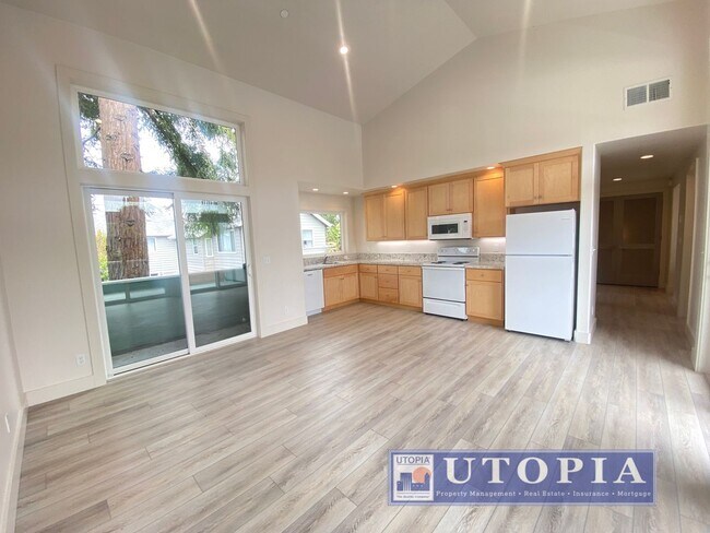Building Photo - 3Bd/2Ba Townhouse Style Home with Office/Den and Garage- Centrally Located, Easy Commute