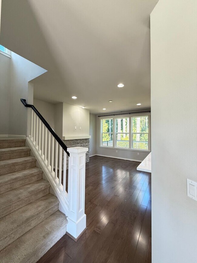 Building Photo - Spacious 3BR + Bonus Timber Creek Home for...