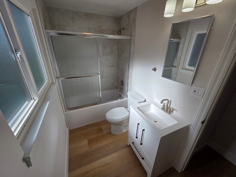 Building Photo - 1211 Gordon Ave