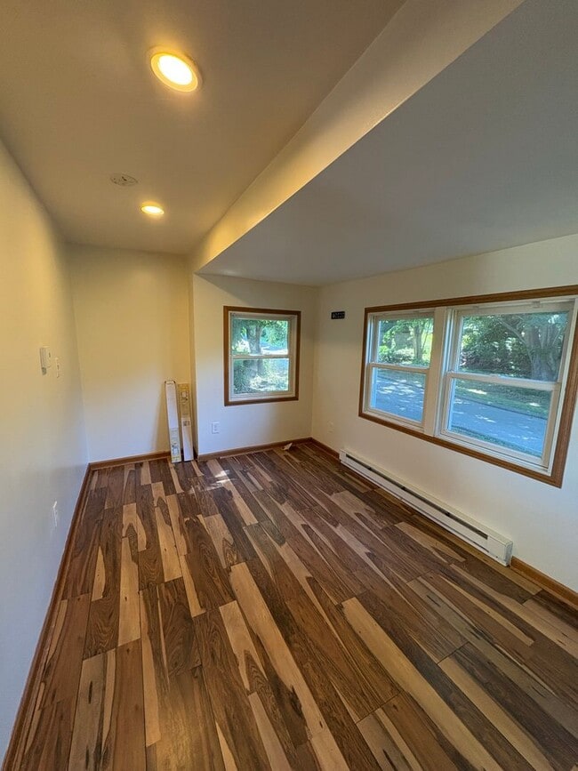 Building Photo - Quiet and Cozy Single Family in Noank Village
