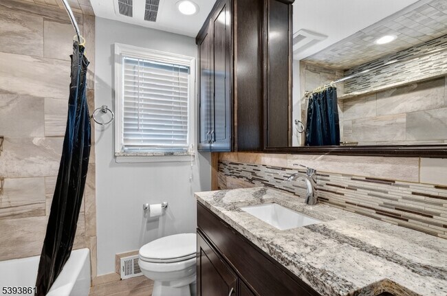 Building Photo - 128 South Ave