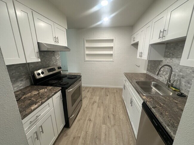Building Photo - 327 Fairhaven Rd