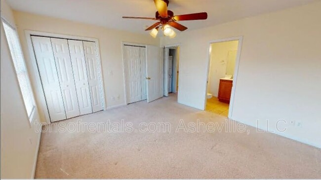 Building Photo - 98 Rotunda Cir
