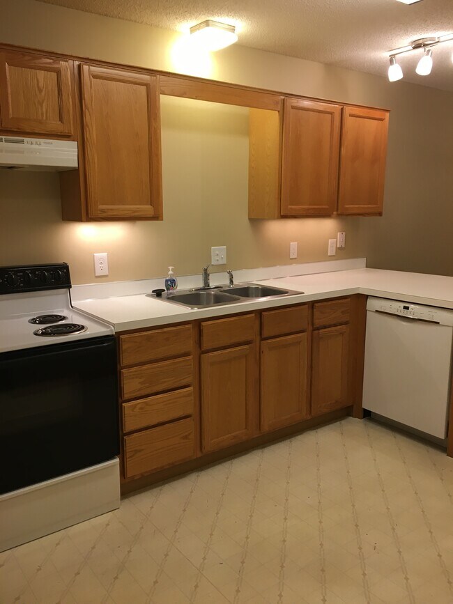 Kitchen - 8958 Spring Ln