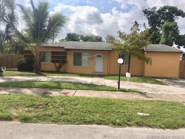 Primary Photo - 870 NE 180th St