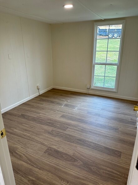 Building Photo - 815 Shaffer Ln