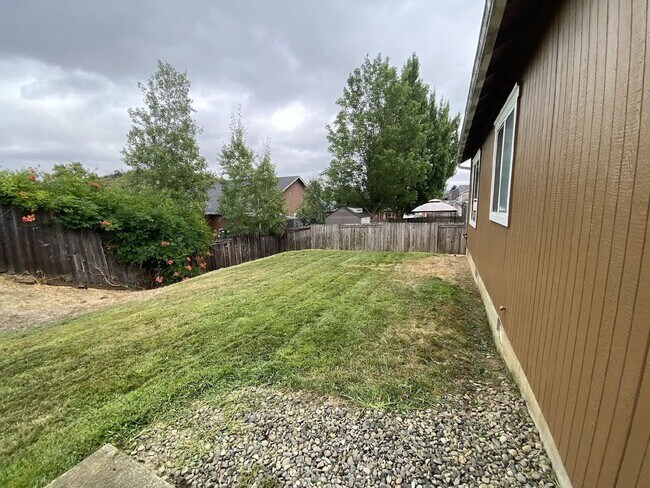 Building Photo - 660 Callahan Dr