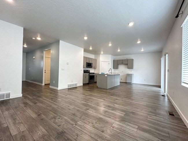 Building Photo - Great Lehi Home Now Available!