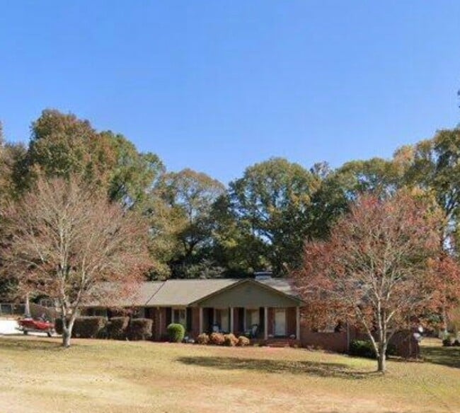 Building Photo - 650 Azalea Dr