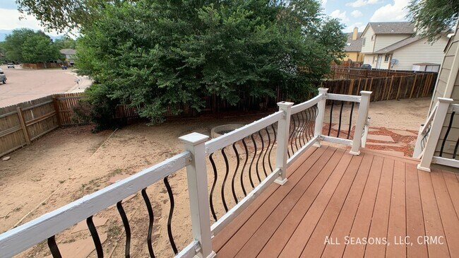 Building Photo - 210 Wallace St