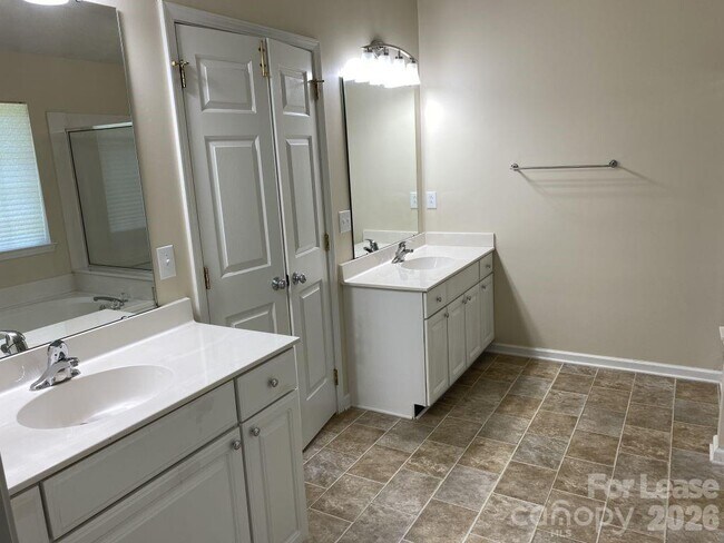 Building Photo - 10603 Old Bridge Ln