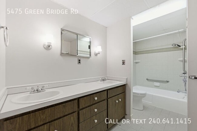 Building Photo - 5475 Green Bridge Rd