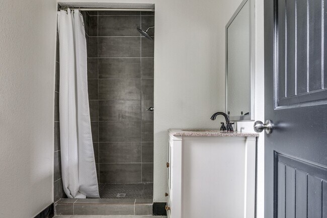 Building Photo - 5212 Parry Ave