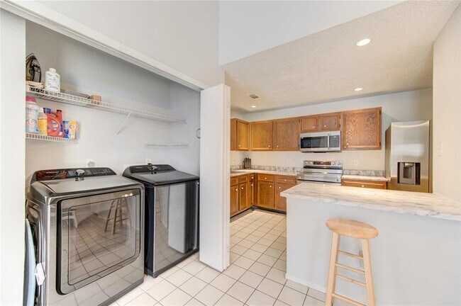 Building Photo - 23419 Summer Pine Dr