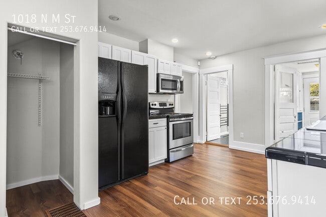 Building Photo - 1018 N M St