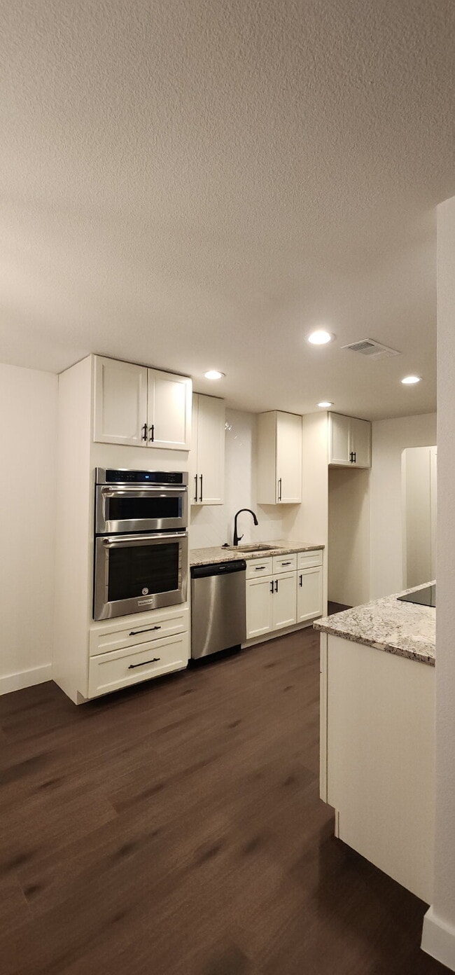 Building Photo - 1112 Concord Dr