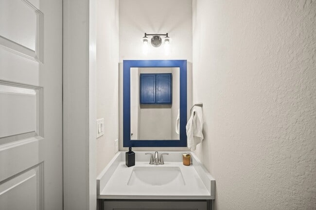 Building Photo - 10936 Keaton Landing Dr