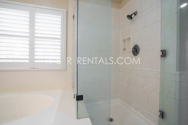 Building Photo - 422 Meyenberg Ave