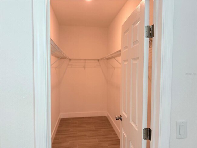 Building Photo - 488 Sunset Rd N