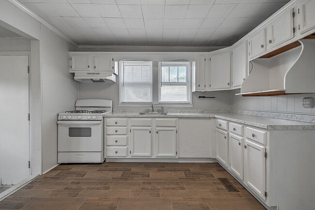 Building Photo - 109 Bettie St