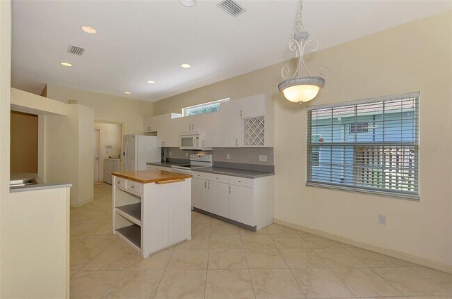Building Photo - 4350 Iola Dr