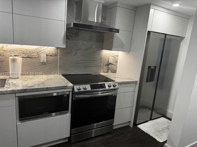 Building Photo - 5401 Collins Ave