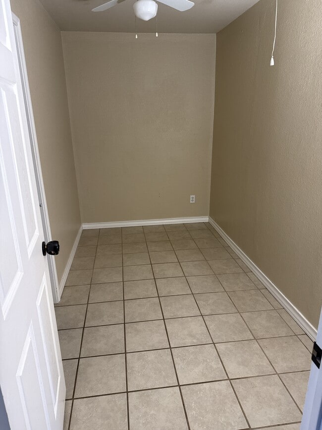 Building Photo - 220 Nichols Dr