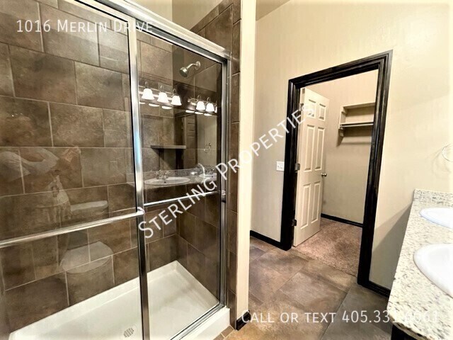 Building Photo - 1016 Merlin Dr