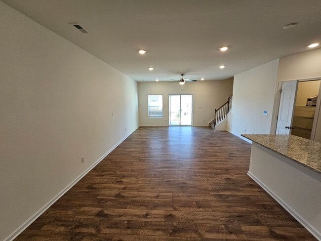 Building Photo - Like New Town Home in Kellerton Place, Monroe!