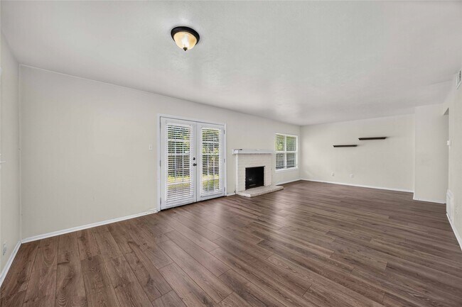 Building Photo - 2107 N Red Cedar Cir