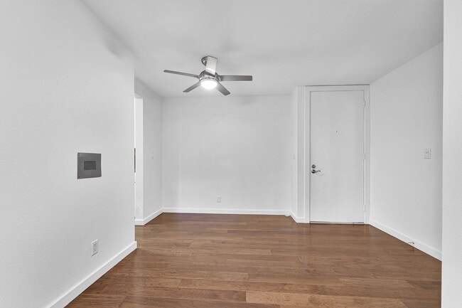 Building Photo - Beautifully Remodeled 1 Bed / 1 Bath with In-Unit Laundry + 3 Parking Spaces