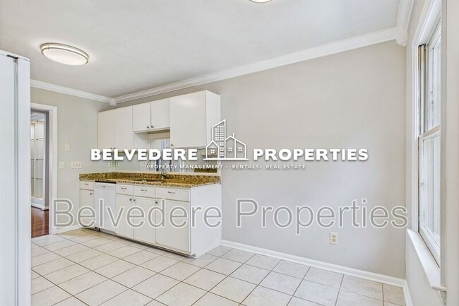 Building Photo - 18-B Park Village Ln