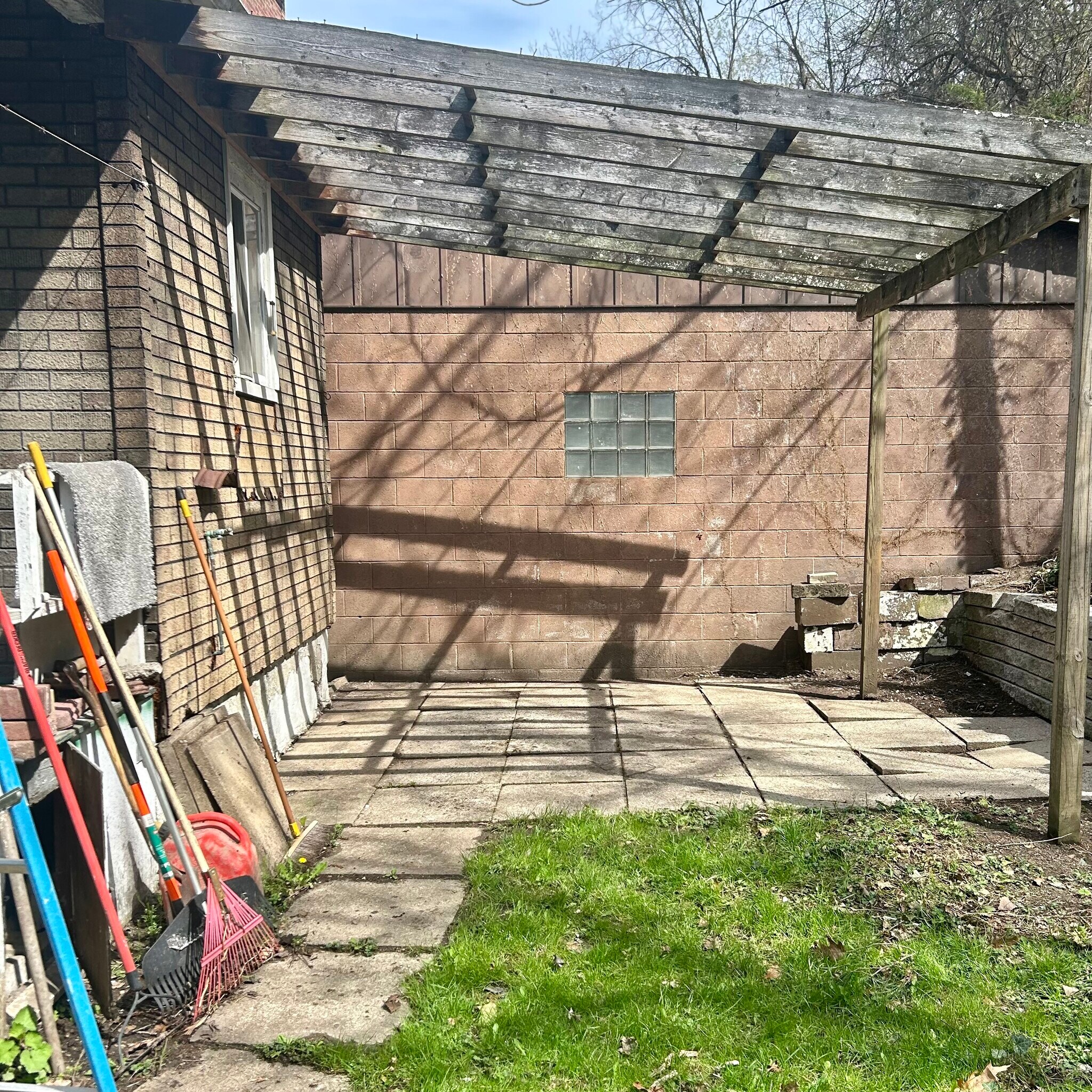 Building Photo - 626 Baldwin St