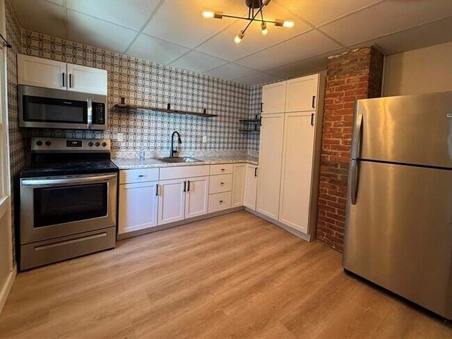 Building Photo - 32 Cherry St