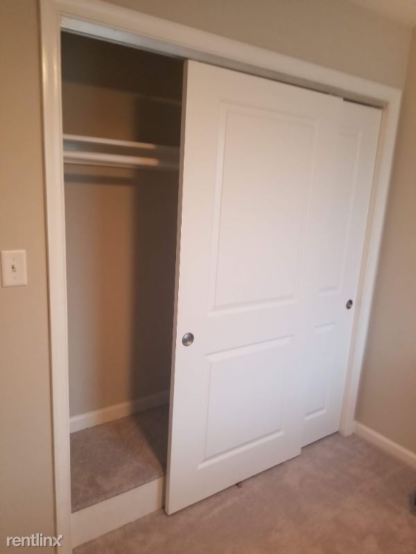 Building Photo - 4 br, 3.5 bath Townhome - 4 Woodcrest Dr SE