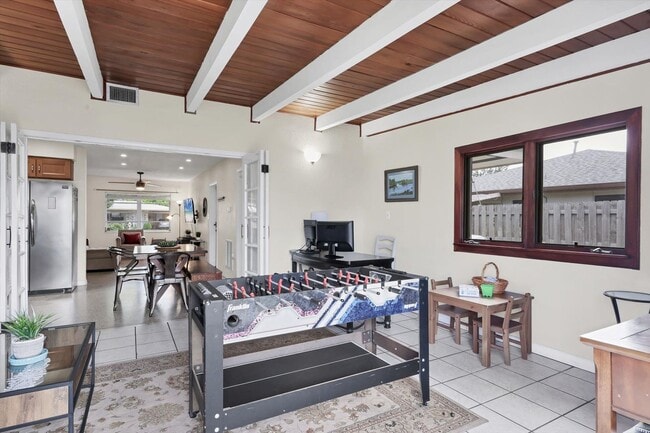 Building Photo - Charming 3 Bed/2 Bath + Den Home in Ringling Park – Minutes to Downtown Sarasota!