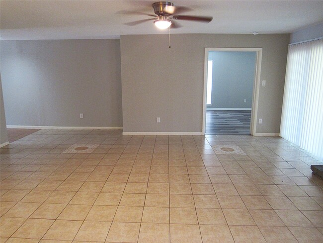 Building Photo - 8414 Beechnut St