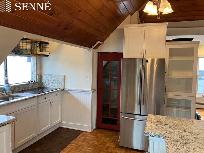 Building Photo - 71 Grovers Ave