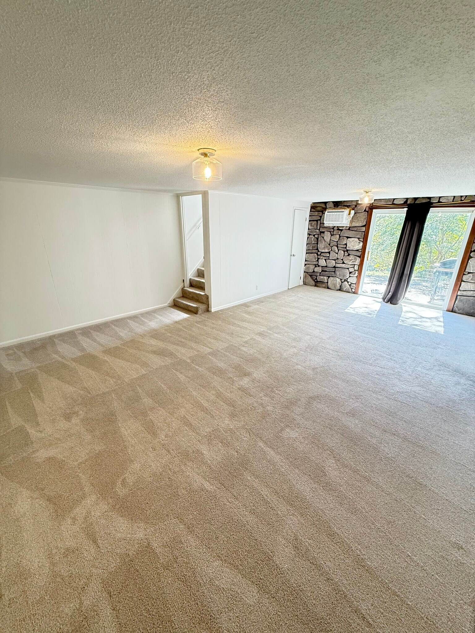 Building Photo - 214 Rosehill Dr